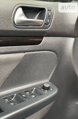 Универсал Volkswagen Golf 2010 в 