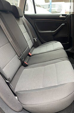 Универсал Volkswagen Golf 2010 в 