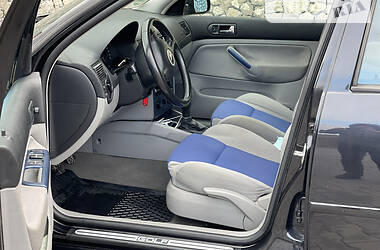 Хетчбек Volkswagen Golf 2000 в 