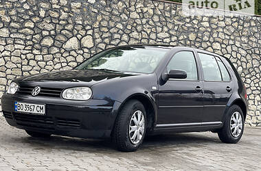 Хетчбек Volkswagen Golf 2000 в 