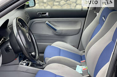 Хетчбек Volkswagen Golf 2000 в 