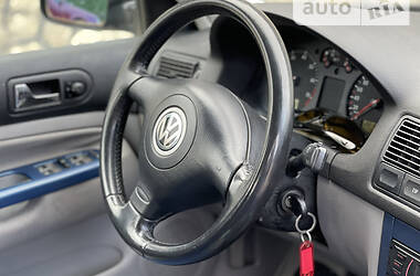Хетчбек Volkswagen Golf 2000 в 