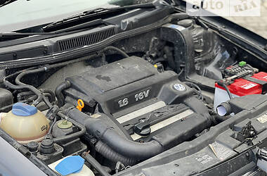 Хетчбек Volkswagen Golf 2000 в 