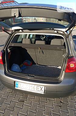 Хэтчбек Volkswagen Golf 2004 в 
