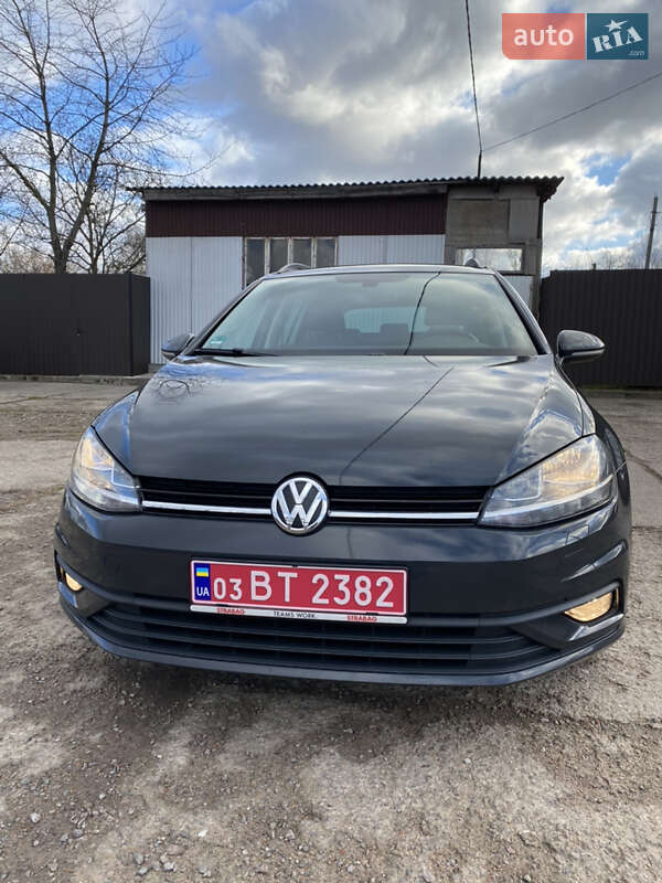 Універсал Volkswagen Golf 2017 в Нововолинську