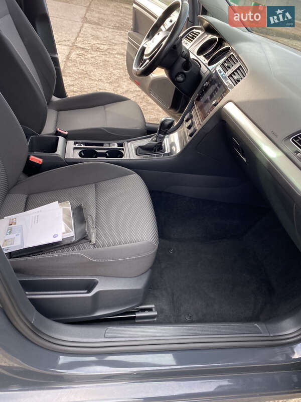 Універсал Volkswagen Golf 2017 в Нововолинську