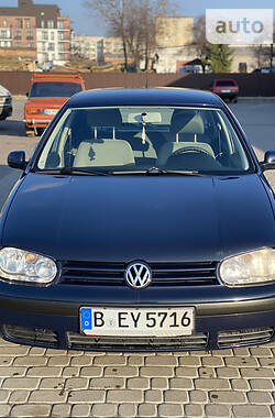 Хетчбек Volkswagen Golf 2002 в Старокостянтинові