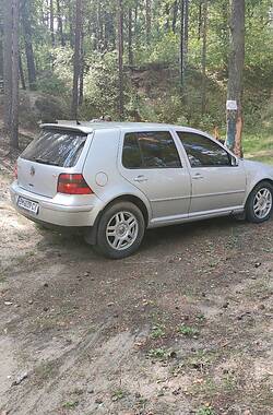 Хэтчбек Volkswagen Golf 2001 в Шостке