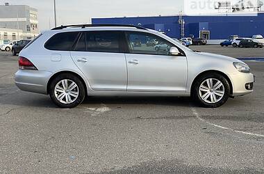 Універсал Volkswagen Golf 2010 в 