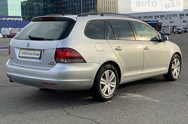 Універсал Volkswagen Golf 2010 в 