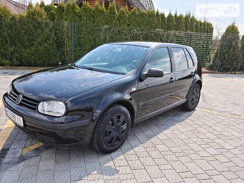 Хэтчбек Volkswagen Golf 2002 в Стрые