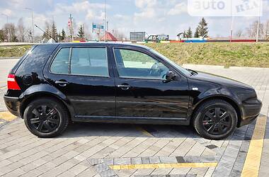 Хэтчбек Volkswagen Golf 2002 в Стрые