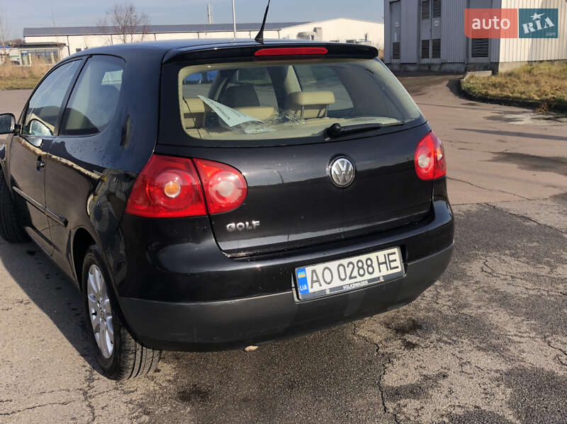 Хетчбек Volkswagen Golf 2006 в Хусті