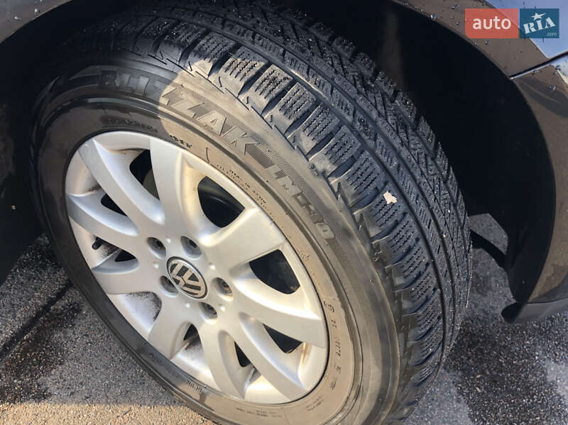 Хетчбек Volkswagen Golf 2006 в Хусті