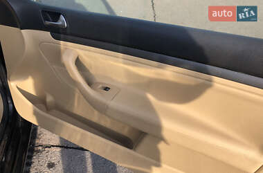 Хэтчбек Volkswagen Golf 2006 в 