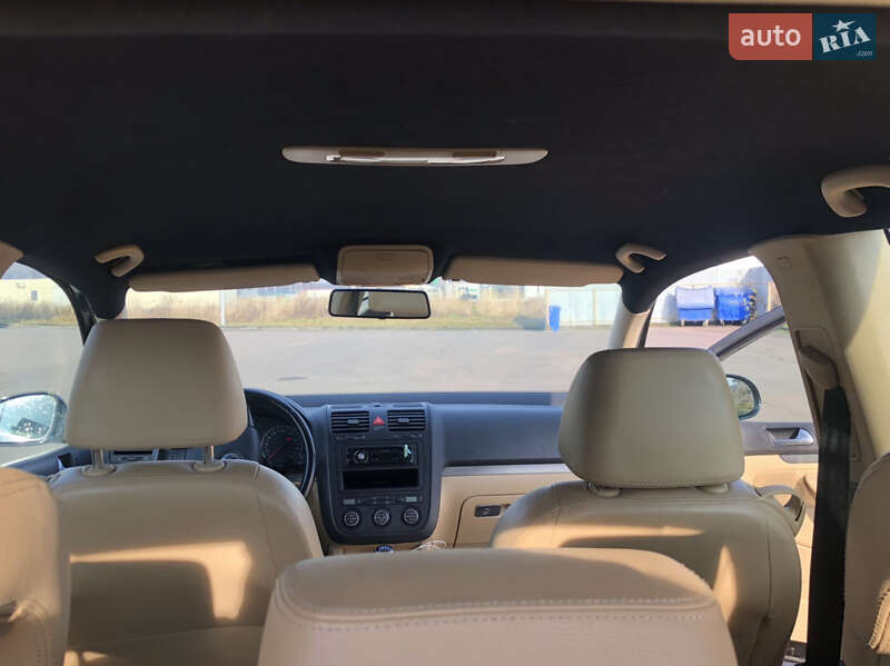 Хетчбек Volkswagen Golf 2006 в Хусті