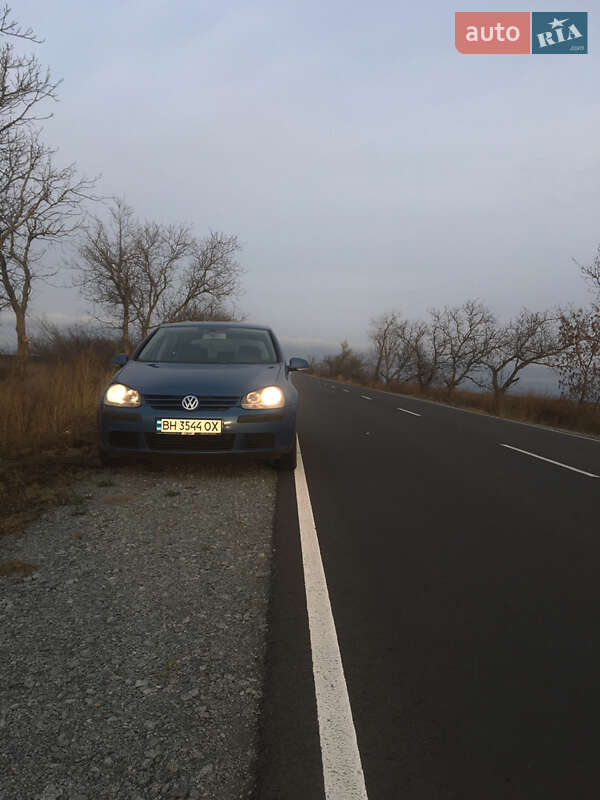 Хетчбек Volkswagen Golf 2004 в Подільську
