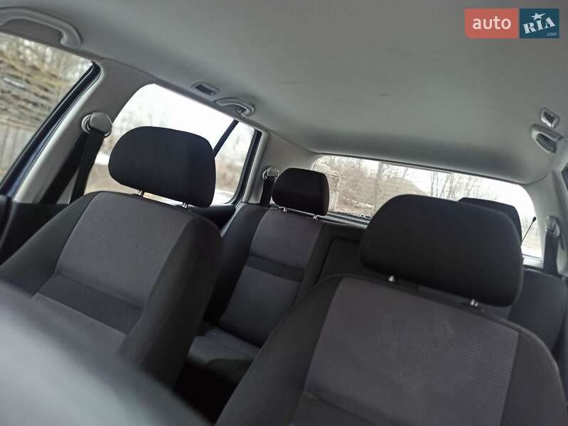 Хетчбек Volkswagen Golf 2001 в Тульчині