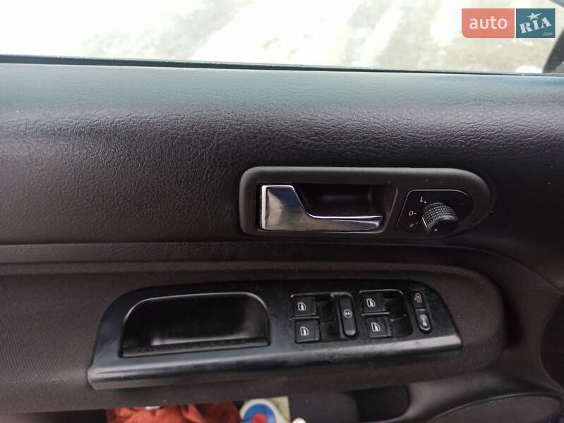 Хетчбек Volkswagen Golf 2001 в Тульчині