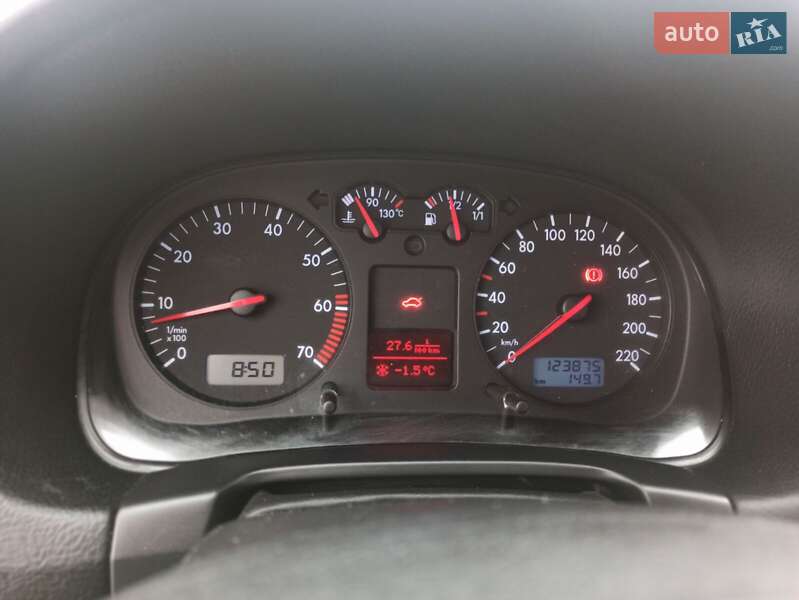 Хетчбек Volkswagen Golf 2001 в Тульчині