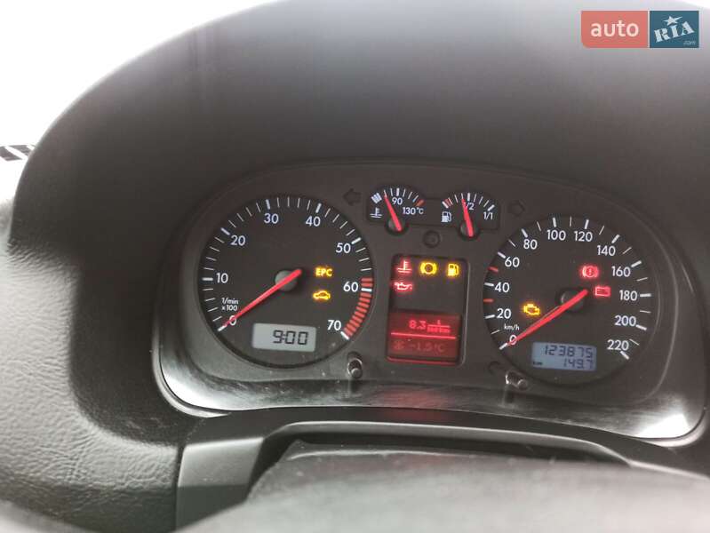 Хетчбек Volkswagen Golf 2001 в Тульчині