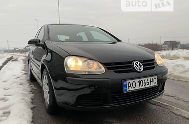 Хэтчбек Volkswagen Golf 2004 в Хусте