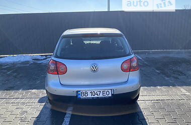 Хэтчбек Volkswagen Golf 2004 в Киеве