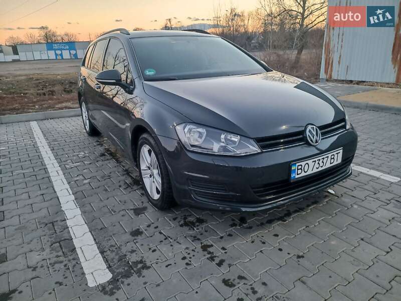 Універсал Volkswagen Golf 2016 в Чернівцях