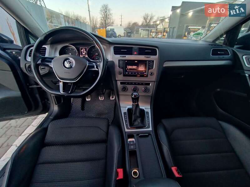 Універсал Volkswagen Golf 2016 в Чернівцях