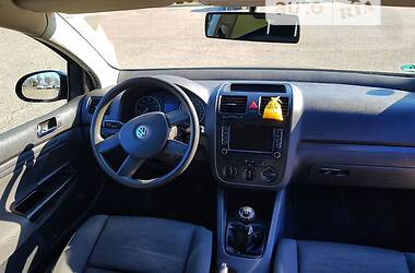 Хэтчбек Volkswagen Golf 2005 в Днепре