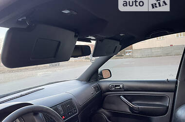 Хэтчбек Volkswagen Golf 1998 в 