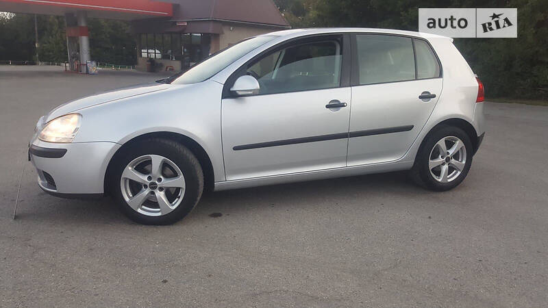 Хетчбек Volkswagen Golf 2004 в Тернополі