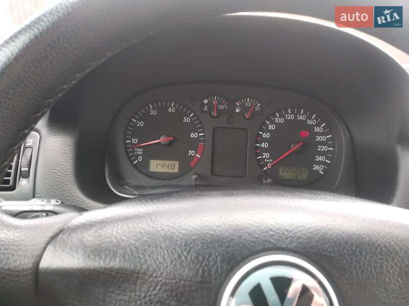 Хетчбек Volkswagen Golf 2001 в Теребовлі