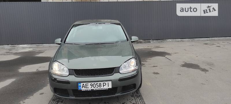 Хэтчбек Volkswagen Golf 2004 в Днепре