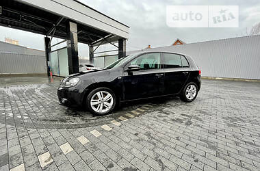 Хетчбек Volkswagen Golf 2012 в 