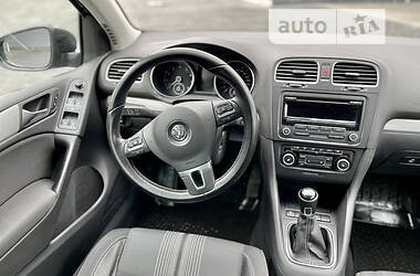 Хетчбек Volkswagen Golf 2012 в 