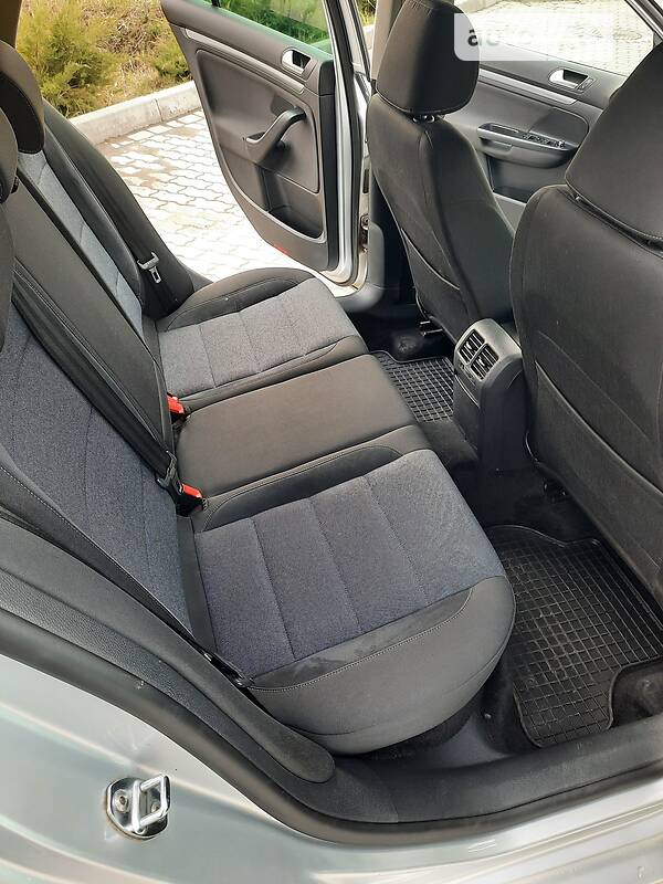 Универсал Volkswagen Golf 2011 в Ужгороде