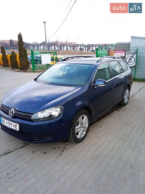 Универсал Volkswagen Golf 2010 в Гоще