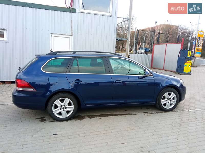Универсал Volkswagen Golf 2010 в Гоще