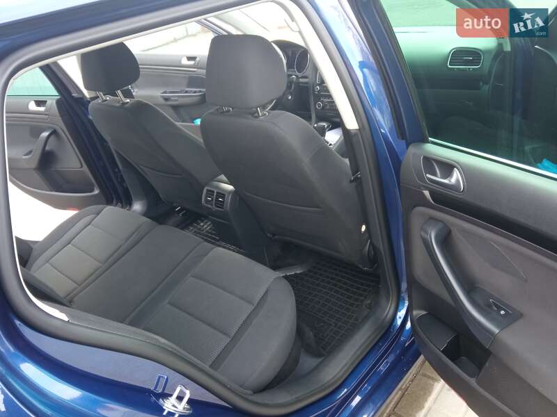 Универсал Volkswagen Golf 2010 в Гоще