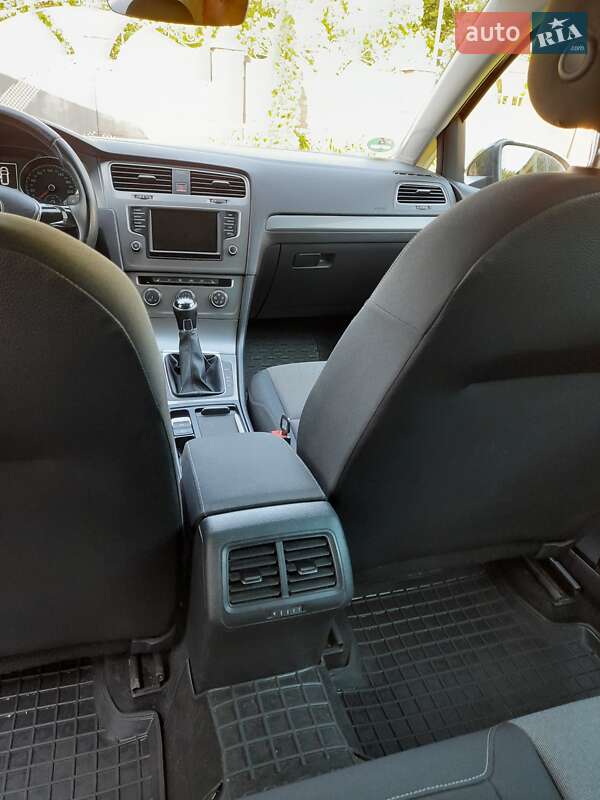 Универсал Volkswagen Golf 2016 в Мукачево