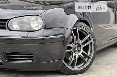 Хэтчбек Volkswagen Golf 2001 в 
