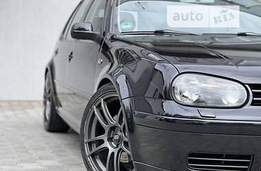 Хэтчбек Volkswagen Golf 2001 в 