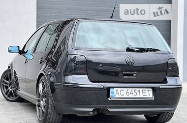 Хэтчбек Volkswagen Golf 2001 в 