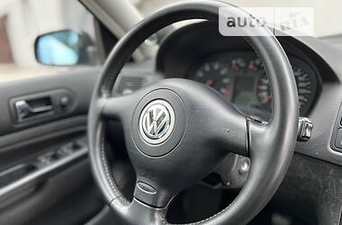 Хэтчбек Volkswagen Golf 2001 в 
