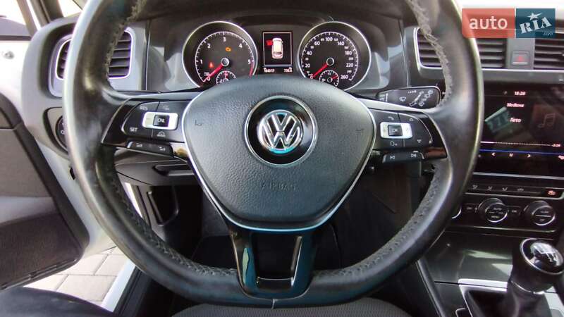 Універсал Volkswagen Golf 2017 в Хусті