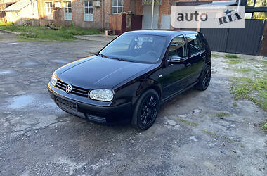 Хетчбек Volkswagen Golf 2003 в 