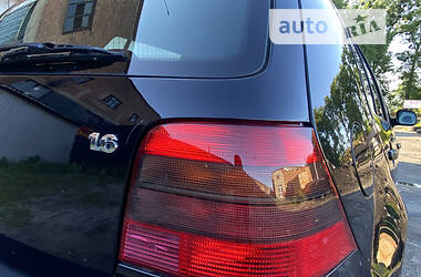 Хетчбек Volkswagen Golf 2003 в 