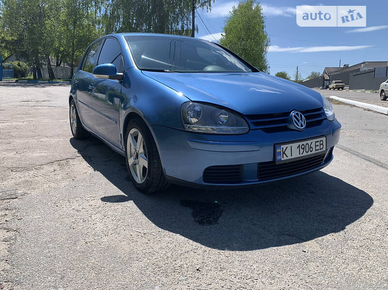 Хетчбек Volkswagen Golf 2004 в Кагарлику