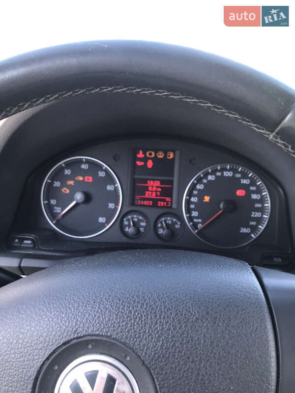 Хетчбек Volkswagen Golf 2004 в Києві